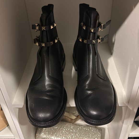 Valentino Rockstud ankle booties black leather